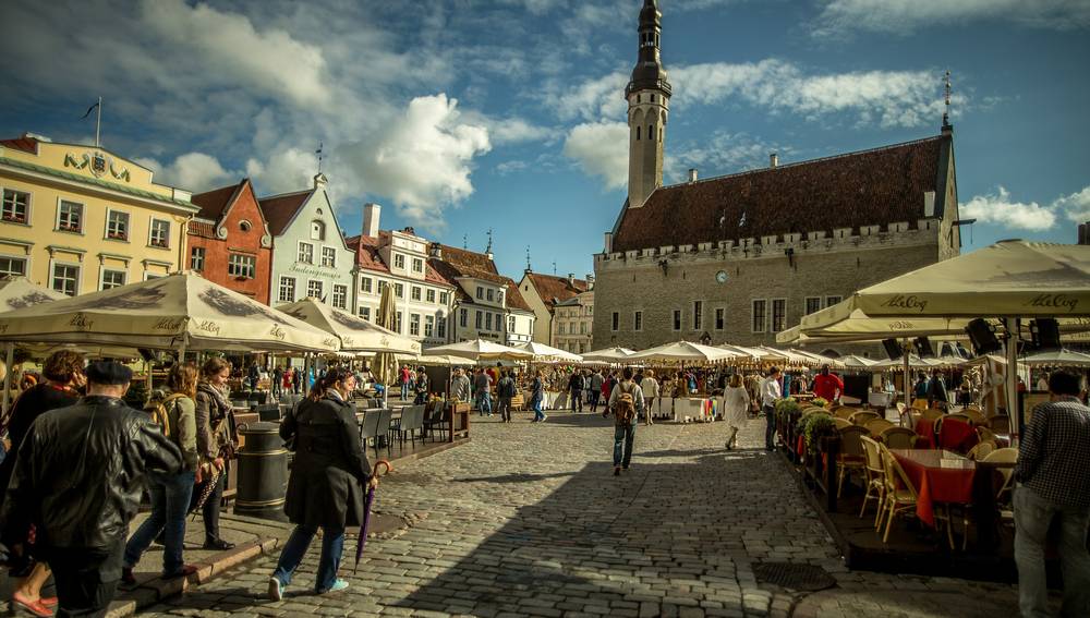 Tallin market and church